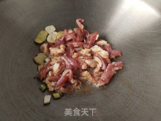 鸡枞菌炒肉丝步骤5