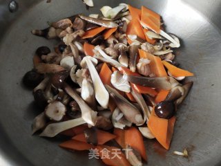 鸡枞菌炒肉丝步骤8