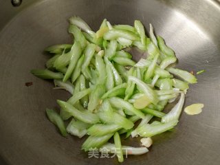 西芹炒牛滑步骤6