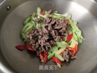 西芹炒牛滑步骤8