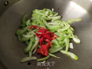 西芹炒牛滑步骤7