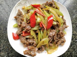 西芹炒牛滑步骤12
