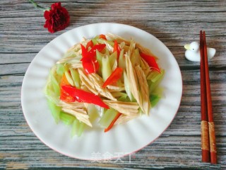 家常快手菜，西芹炒腐竹步骤6