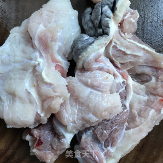 红烧鳄鱼肉步骤1