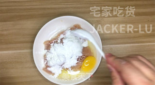 糖醋鸡胸肉，万能糖醋汁，酸酸甜甜，超级嫩滑好吃。步骤3