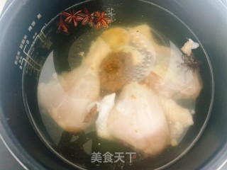卤鸡腿腐竹土豆步骤1