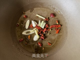 辣椒炒芹菜步骤2