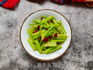辣椒炒芹菜步骤7
