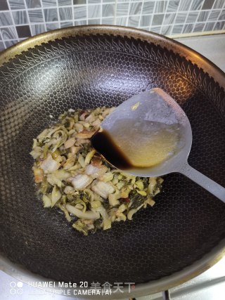五花肉炒酸菜步骤6