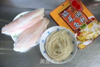超下饭的酸菜粉条巴沙鱼步骤1