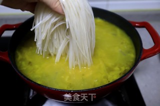 超下饭的酸菜粉条巴沙鱼步骤7