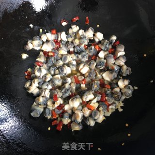 韭菜炒螺蛳肉步骤3