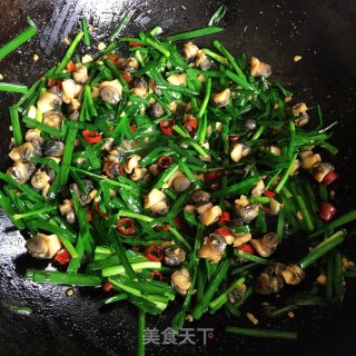 韭菜炒螺蛳肉步骤7