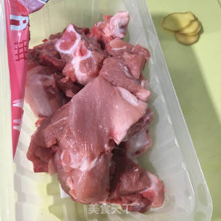 牛肉丸煲排骨步骤2