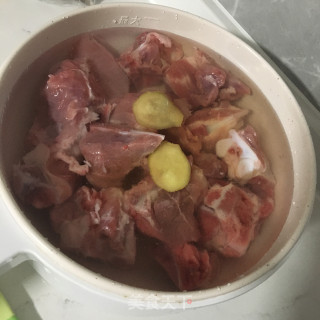 牛肉丸煲排骨步骤3