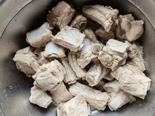 荷兰豆炖排骨步骤3