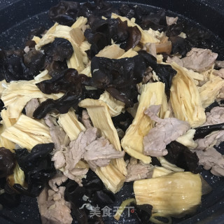 肉片炒木耳腐竹步骤9