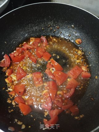 好吃到汤都不剩的番茄肥牛金针菇汤步骤4