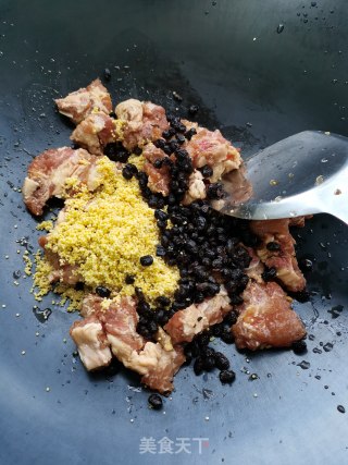 小米豆豉蒸排骨步骤3