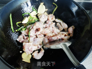 青椒炒牛蛙步骤4