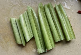 鸡蛋淋炒黄瓜步骤1