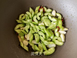鸡蛋淋炒黄瓜步骤6