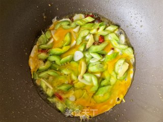 鸡蛋淋炒黄瓜步骤10