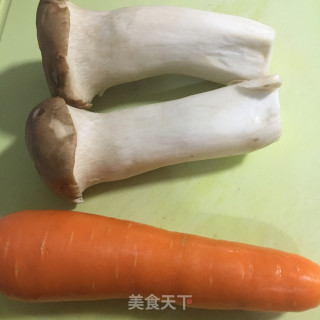 牛肉粒烧杏鲍菇步骤1