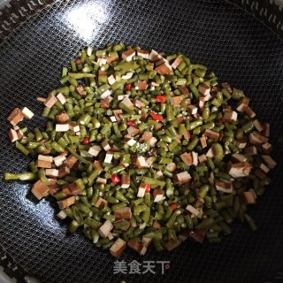 香干炒酸豆角步骤4