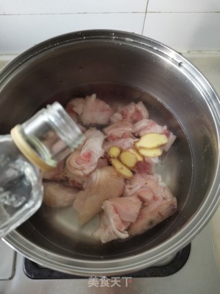 香辣黄豆炖猪蹄步骤1