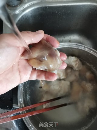 香辣黄豆炖猪蹄步骤2