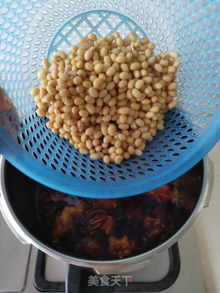 香辣黄豆炖猪蹄步骤6