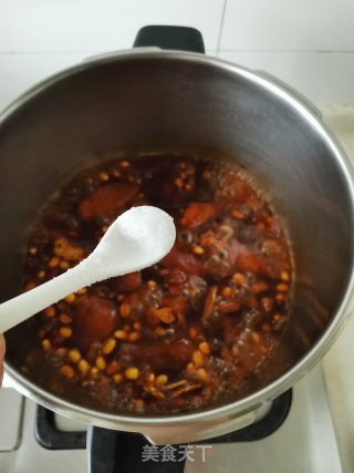 香辣黄豆炖猪蹄步骤7