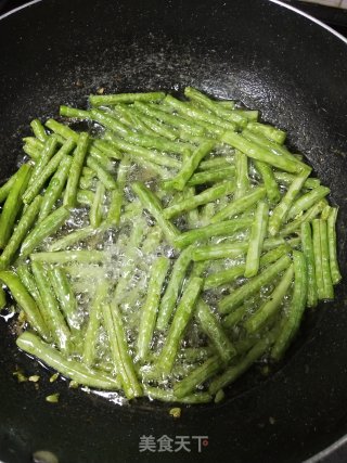 好吃又下饭的五花肉炒豆角步骤3
