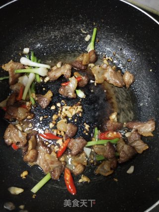 好吃又下饭的五花肉炒豆角步骤5
