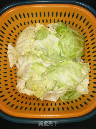 翠绿入味炒包菜步骤2