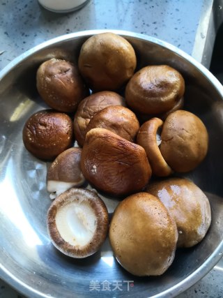 香菇炖土豆步骤1