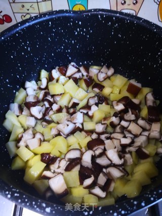 香菇炖土豆步骤7