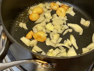 豆酱茄子年糕煲步骤4