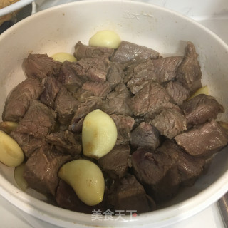 大蒜炒牛肉粒步骤5