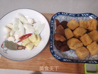 豆泡炖三黄鸡步骤3