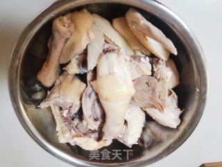 豆泡炖三黄鸡步骤2