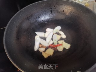 豆泡炖三黄鸡步骤4