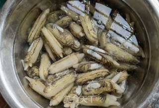 荷兰豆洋葱炒蛏子步骤3