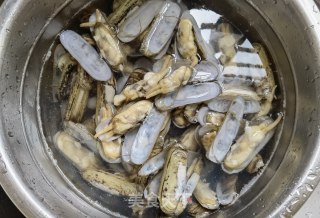 荷兰豆洋葱炒蛏子步骤6
