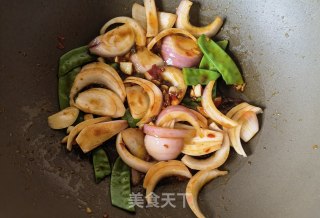 荷兰豆洋葱炒蛏子步骤12