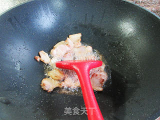 香菇酱五花肉炒莲藕步骤3