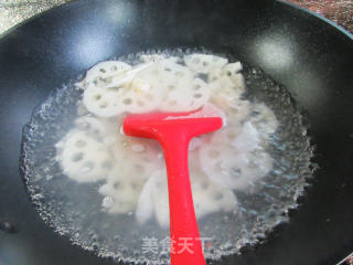 香菇酱五花肉炒莲藕步骤2