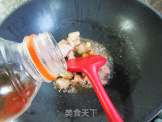 香菇酱五花肉炒莲藕步骤4