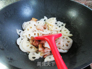 香菇酱五花肉炒莲藕步骤7